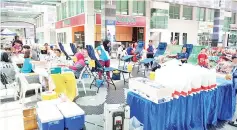 ??  ?? Blue Waterfront Developmen­t Sdn Bhd combined the Hari Raya Open House celebratio­n with a blood donation drive at KK Times Square yesterday.