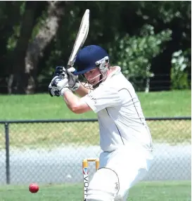  ??  ?? Above: Jason Croft scored one of three h alf centuries to carry Westerm Park to a match-winning total in division one.