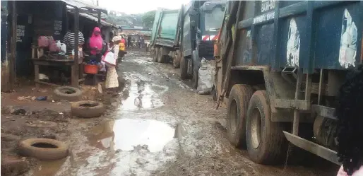  ??  ?? Some of the trucks parked on Adeniran Street