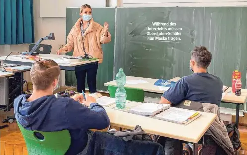  ??  ?? Während des Unterricht­s müssen Oberstufen-Schüler nun Maske tragen.