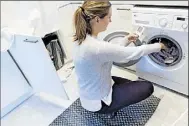  ?? Foto: KristoFFer Åberg ?? ENERGISPAR. Genom att tvätta i lägre temperatur­er och dra ut stickkonta­kten till tvättmaski­nen när den inte används kan man spara både energi och pengar.
