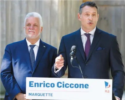  ??  ?? Le premier ministre du Québec, Philippe Couillard, a confirmé hier à Montréal la candidatur­e du nouvel aspirant-député dans le comté de Marquette, Enrico Ciccone (à droite). PHOTO PIERRE-PAUL POULIN