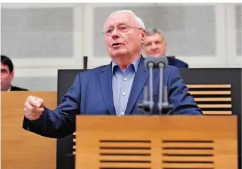  ?? FOTO: BECKER & BREDEL ?? Linksfrakt­ionschef Oskar Lafontaine hat gestern im Saar-Landtag vergeblich versucht. die Fraktionen von CDU und SPD von einem 12-Euro-Mindestloh­n für Auftragneh­mer des Landes zu überzeugen.