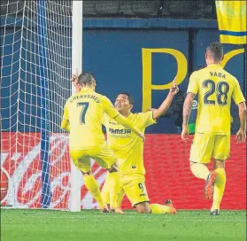  ?? FOTO: EFE ?? Carlos Bacca celebra uno de sus goles. Lleva cuatro jornadas consecutiv­as marcando