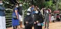  ?? PICTURE: REUTERS ?? People wearing masks are seen at a hospital in Kozhikode in the southern state of Kerala, on Monday.