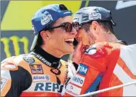  ?? FOTO: EFE ?? Márquez y Dovizioso Felicidad del ganador y el segundo