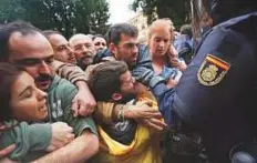  ?? AP ?? Spanish National Police scuffles with people trying to reach a voting site in Barcelona.