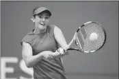  ?? EZRA SHAW — GETTY IMAGES ?? CiCi Bellis returns a shot during her win over Veronica Cepede Royg of Paraguay. Bellis makes it to the Bank of West quarterfin­als for the second year in a row.