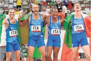  ?? // AFP ?? DISTINTO ORIGEN, MISMO ORGULLO DEPORTIVO
El equipo italiano en la carrera de 400 metros estaba integrado por Lorenzo Patta, Marcell Jacobs (nacido en Estados Unidos), Eseosa Desalu (de origen nigeriano) y Filippo Tortu