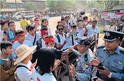  ?? AP ?? Student protesters confront police at a barricade as the officers try to prevent them from joining another group of students in a monastery in Letpadan on Monday.