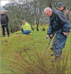  ?? Photograph: Iain Ferguson, alba.photos ?? Metal detecting around the battlefiel­d site.