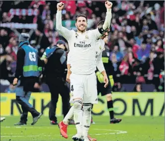  ?? FOTO: EFE ?? Sergio Ramos, impecable ante el Ajax El central sostuvo al Madrid, del que ya es leyenda
