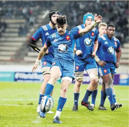  ?? Photo Midi Olympique - Patrick Derewiany ?? L’ouvreur toulousain Romain Ntamack, ici pendant le dernier Toutnoi des 6 Nations et soutenu notamment par Killian Geraci et Demba Bamba, sera encore un des fers de lance de cette équipe de France durant la Coupe du monde.