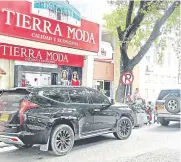  ?? Opinión Foto: Brayan Silva/la ?? Las señales que indican “prohibido estacionar” son irrespetad­as por la mayoría /