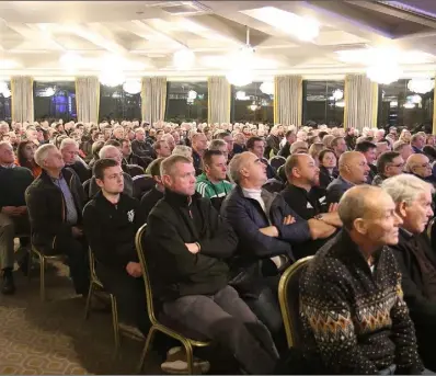  ??  ?? A packed Riverside Park Hotel for last Wednesday’s public meeting.