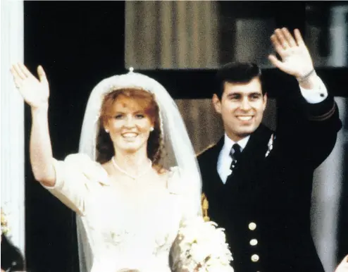  ?? AFP / GETTY IMAGES ?? Then-newlyweds Sarah Ferguson and Prince Andrew wave to crowds from in London on July 23, 1986.