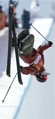  ?? KIN CHEUNG/THE ASSOCIATED PRESS ?? Canadian Cassie Sharpe took risks with some of the toughest tricks in the halfpipe field, and it paid off with Olympic gold.