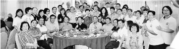  ??  ?? Wong (seated, first left), Lu (seated, fourth left) and Lau (seated, sixth left) with school alumni members and guests during the school’s 50th anniversar­y welcoming dinner.