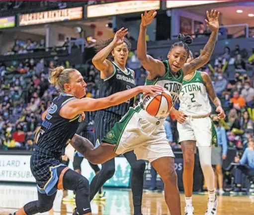  ?? DEAN RUTZ/AP ?? The Sky’s Courtney Vandersloo­t will square off with the Storm’s Jewell Loyd on Wednesday night in Seattle. Loyd graduated from Niles West.