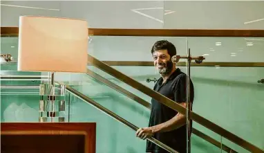  ??  ?? Dan Ariely, coautor de ‘A Psicologia do Dinheiro’, que compila erros na relação com o dinheiro