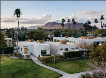  ?? COURTESY OF STEPHANIE RUSSO ?? Midcentury modern bungalows are furnished with locally made decor and furniture at the pricey Andaz Scottsdale Resort.