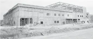  ?? — Gambar Bernama ?? DITUNGGU-TUNGGU: Projek pembinaan Hospital Rembau di Chembong yang sedang dalam pembinaan dekat Rembau.