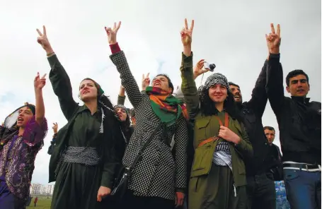  ??  ?? analysePar Jean-Baptiste Bégat, École normale supérieure Paris-Saclay.Photo ci-dessus :De jeunes Kurdes célèbrent la fête nationale ( Newroz) à Diyarbakir, dans leSud-Est de la Turquie. Le peuple kurde, comptant entre 20 et 40 millions de personnes, est réparti entre quatre principaux pays : Turquie, Irak, Iran et Syrie. (© Shuttersto­ck)