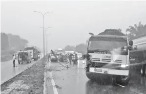  ?? Foto ihsan bomba ?? SITUASI di lokasi kejadian. -