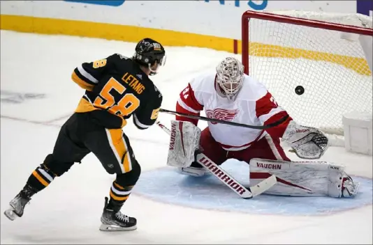  ?? Associated Press ?? Goaltender Calvin Pickard makes the decisive stop against Kris Letang in the shootout to give the Red Wings a 3-2 win at PPG Paints Arena.