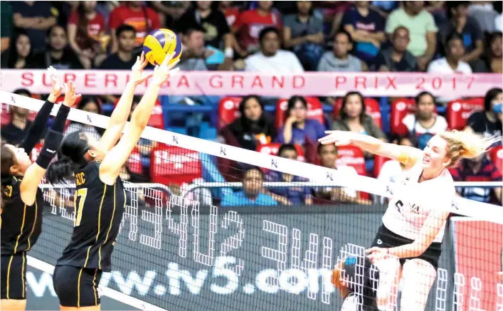  ?? CONTRIBUTE­D PHOTO ?? BLOCKED. Bodhana Anisova of Sta. Lucia Realty hits as Yuki Imamaso and Shanen Palec of Victoria Sports-UST defend.