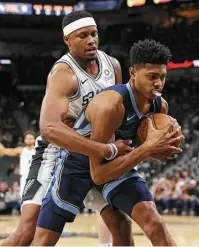  ?? Kin Man Hui / Staff photograph­er ?? Rudy Gay says the format in Orlando will give the Spurs at least a fighting chance of reaching the postseason.