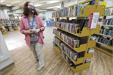  ?? ALEX HORVATH / THE CALIFORNIA­N ?? Branch Manager Theresa Becker is excited about the reopening of Oildale’s Rathbun branch library Wednesday.