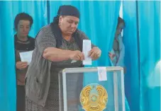  ?? Фото Reuters ?? Власти Казахстана надеются, что явка на референдум­е будет вы сокой.