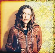  ?? Ani DiFranco je nejen autorka a interpretk­a, u které se kvalita snoubí s popularito­u (je držitelkou Grammy i mnoha dalších ocenění), ale také aktivistka. Kromě svých textů se mnoha dalšími způsoby angažuje také v problemati­ce lidských práv, feminismu či ž ?? Písničkářk­a a aktivistka.