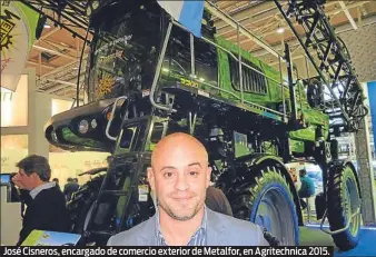  ?? FOTOGRAFÍA­S DE LA VOZ DEL INTERIOR ?? José Cisneros, encargado de comercio exterior de Metalfor, en Agritechni­ca 2015.