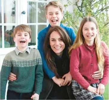  ?? THE PRINCE AND PRINCESS OF WALES VIA @PRINCEANDP­RINCESSOFW­ALES / INSTAGRAM ?? Princess of Wales Kate Middleton admitted she experiment­s “with editing” in apologizin­g for image media outlets pulled on Sunday.