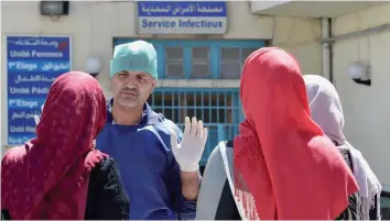  ??  ?? A doctor gestures outside a hospital in the Algerian town of Boufarik.