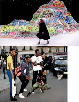  ??  ?? MONT BALENCIAGA Quand la marque espagnole se pose dans le 93. LE CREW Des fans de la marque devant le dernier défilé de Kenzo (photo Foc Kan).