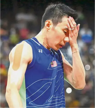  ??  ?? Bad start to the year: Lee Chong Wei tore his medial collateral ligament (MCL) on his left knee after a fall at the Academy Badminton Malaysia on Saturday.