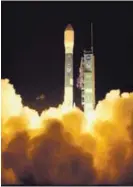  ?? AP ?? Un cohete Delta II despegando de la base Vandenberg.