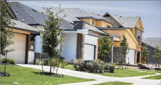  ?? RICARDO B. BRAZZIELL / AMERICAN-STATESMAN ?? Easton Park is a subdivisio­n going up at William Cannon Drive and McKinney Falls Parkway in Southeast Austin. The median home-sales price year-to-date as of June 1 was $317,000.