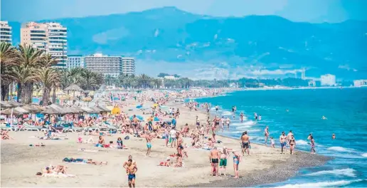  ?? Foto: Rathaus Torremolin­os ?? Die Strände der Costa del Sol sind bei internatio­nalen Urlaubern beliebt.