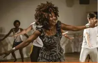  ?? Victor Barão/ D ivulgação ?? A bailarina e cantora Fanta Konatê vai levar aos participan­tes os ritmos da África Oeste