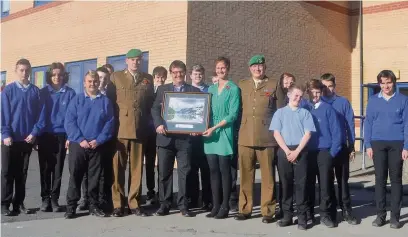  ?? DEWI POWELL ?? Teacher and army Reservist Annie Purcell with pupils and Armed Forces colleagues at Y Pant School