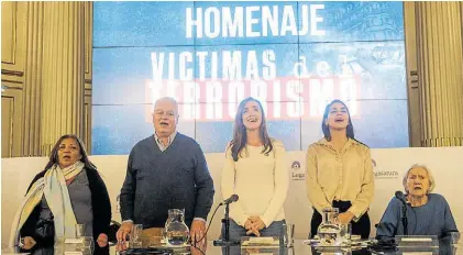  ?? ?? Vicepresid­enta. Victoria Villarruel y Patricia Bullrich piden la domiciliar­ia para mayores de 70 años.