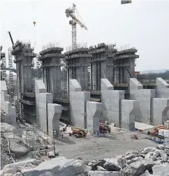  ?? ANDREW VAUGHAN / THE CANADIAN PRESS FILES ?? The constructi­on site of the hydroelect­ric facility at Muskrat Falls in Newfoundla­nd and Labrador in 2015.