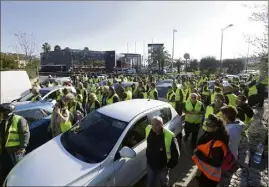  ??  ?? La manifestat­ion à Saint-Isidore s’est déroulée dans une ambiance calme mais déterminée. (Photo Frantz Bouton)