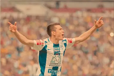  ?? Foto: cuartoscur­o ?? Hirving Lozano, jugador de 21 años que se ha convertido en la joya de los Tuzos.