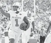  ?? MARKWALLHE­ISER/AP ?? North Carolina State’s Jaylen Samuels celebrates after scoring against the Seminoles on Saturday.