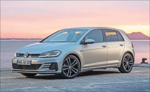  ??  ?? SIEMPRE A LA ÚLTIMA. Con servicios como ‘My Renting’ de Volkswagen es posible renovar el coche de una forma sencilla y personaliz­able.